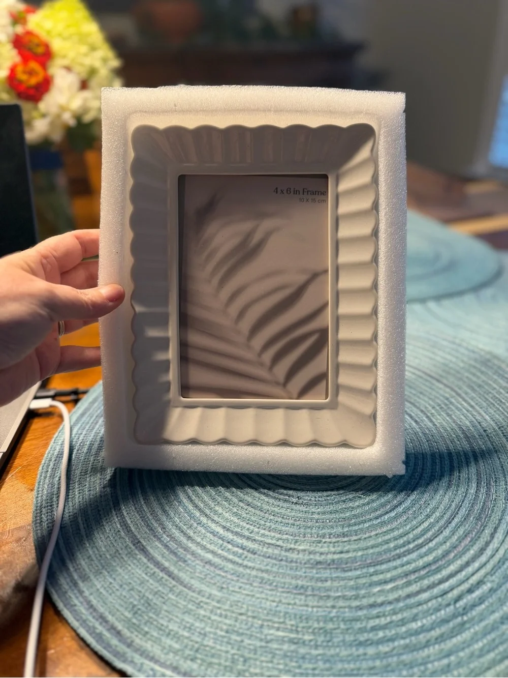 Stylish Scalloped WhitePhoto Frame, 4”x6”, NIB-